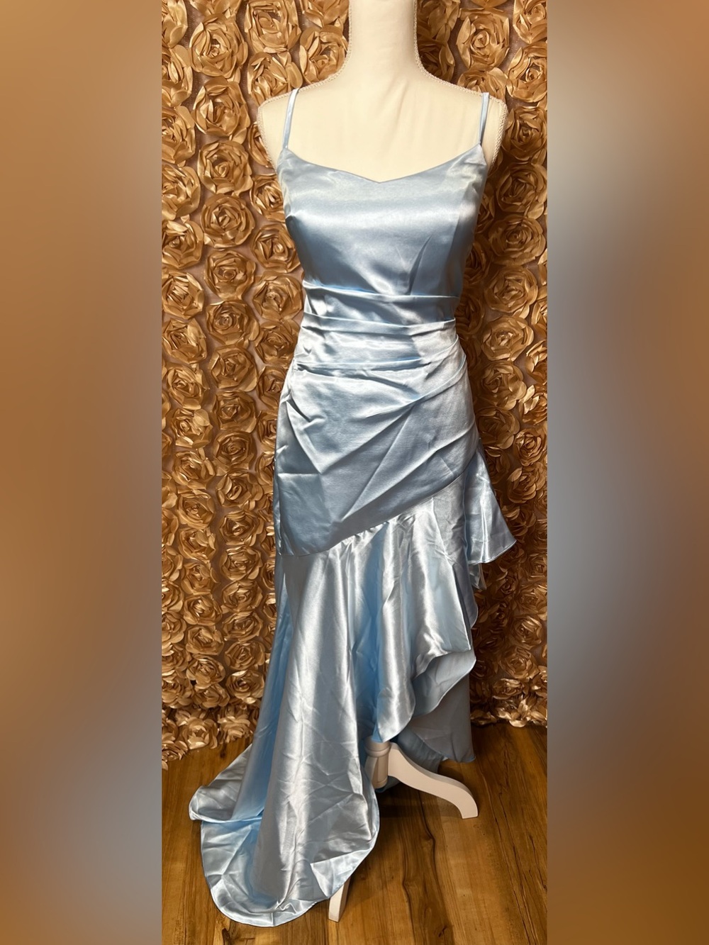 Satin Light Blue Asymmetrical Ruffle Dress
🚨 NEW WITHOUT TAGS🚨